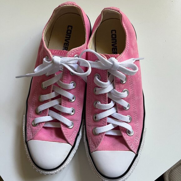 Pink Converse low tops - Picture 2 of 3